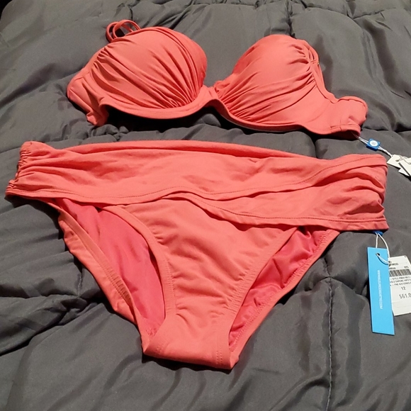 Bikini - Picture 1 of 2